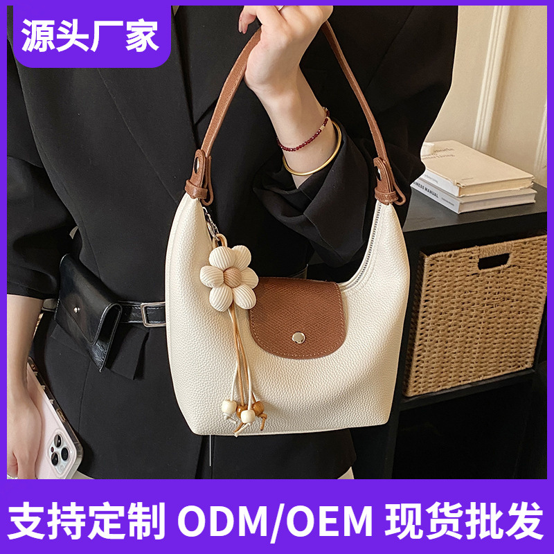 韩版时尚撞色手提水桶包软皮质感大容量斜挎包简约女士腋下单肩包